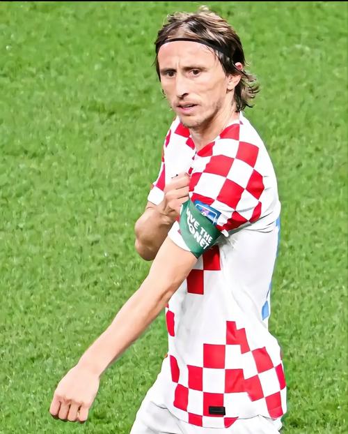 记者：拜仁即将签下17岁的厄瓜多尔中卫奥拉亚