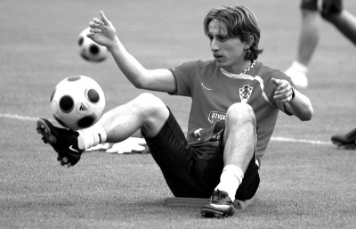 30场零进球！皇马8000万先生陷入断崖式低谷，或刷新41年尴尬纪录