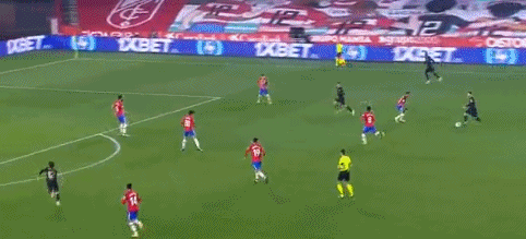 率队晋级美职联1／4决赛后，梅西现场观看儿子训练